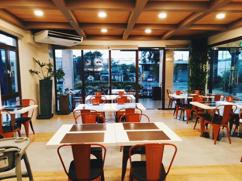 Hotel Rosita Lucena Bagian luar foto